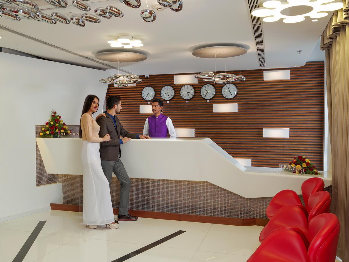 The Blooms Cochin Hotel Kochi Bagian luar foto